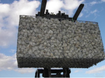 How to ensure the flexibility and permeability of the gabion box