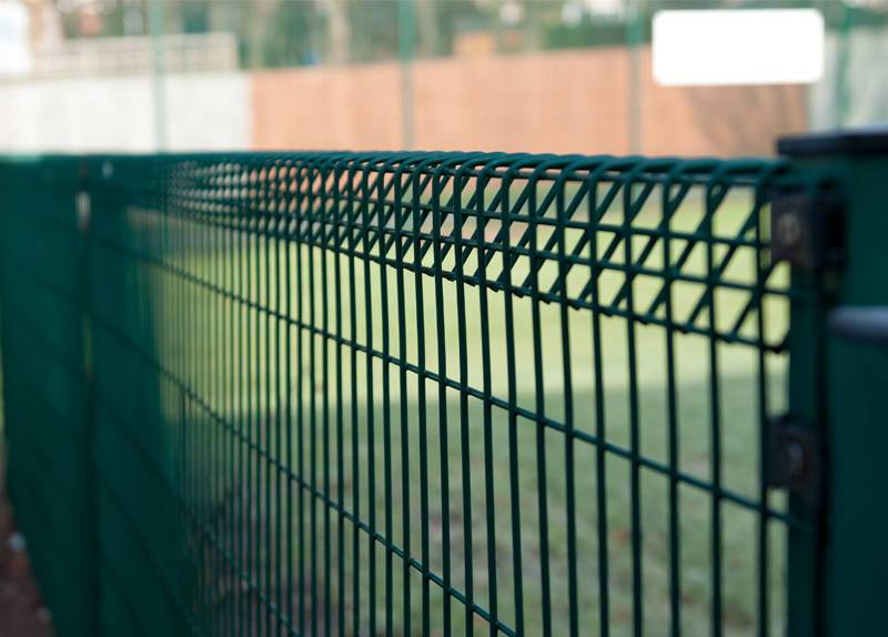 Roll Top Mesh Fence