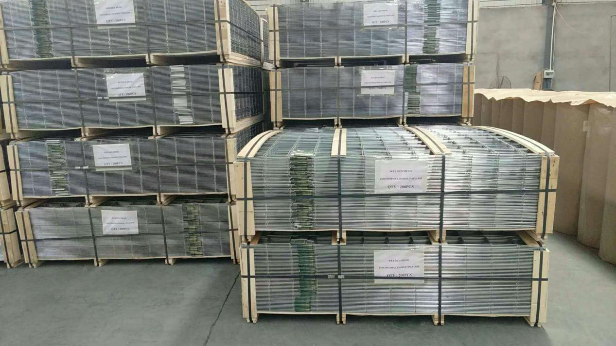 Welded wire mesh panels