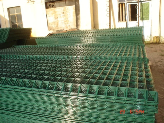 welded wire mesh fence