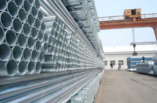 How is the theoretical weight of the galvanized guardrail calculated?