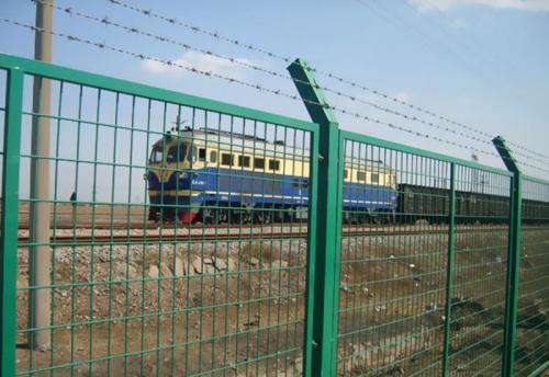 Highway fence features