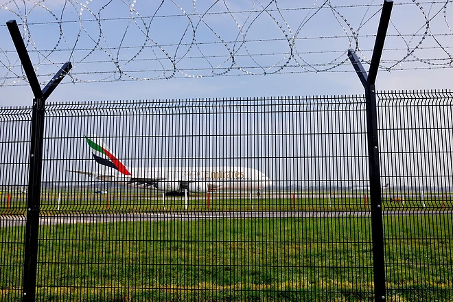 The advantages and uses of airport fence nets