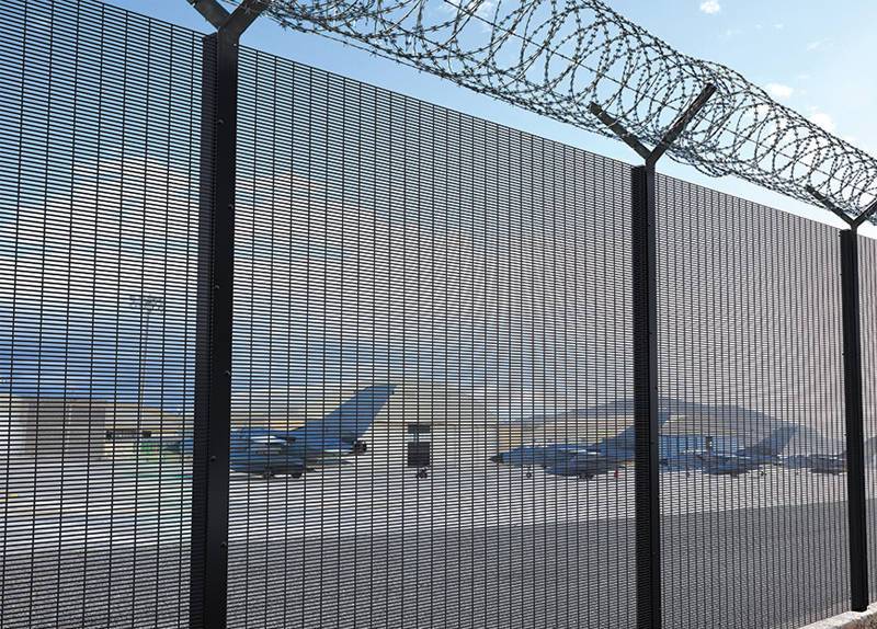 Characteristics of airport fence nets