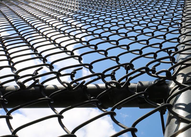 How does Chain Link Fence distinguish between good and bad in terms of craftsmanship?