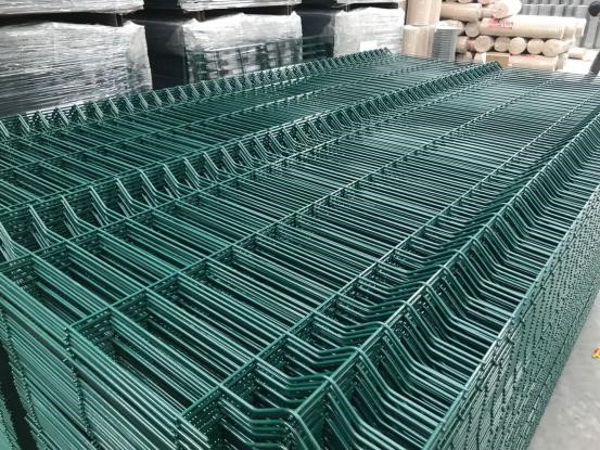 Advantages of triangle mesh fence