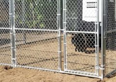 Soaking method and technological process of chain link fence