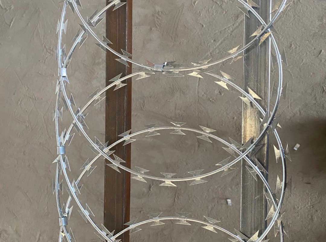 Will stainless steel razor wire rust?