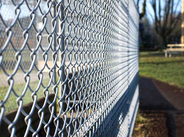 Install chain link fence in the zoo