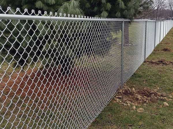 Let's look at the main advantages of chain link fences