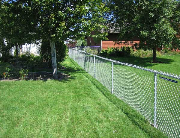 Let's look at the main advantages of chain link fences