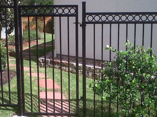 Features of Steel Fence specifications in use function