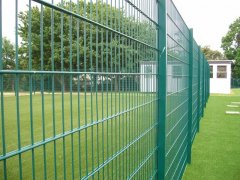 Double wire mesh fence in German