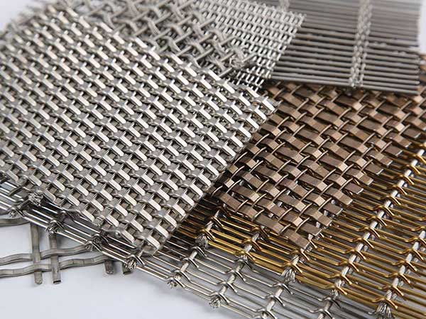 Installation method of metal decorative curtain mesh