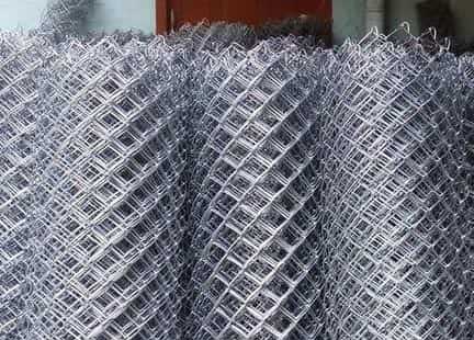 Chain link fence fence is a protective net made with chain link fence as the mesh surface