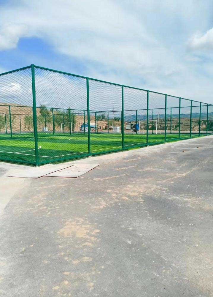 The beautiful PVC Chain link fence use as basketball court fence