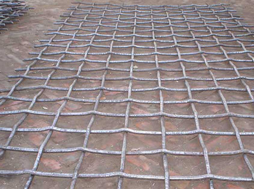 Variety of material selection and adaptability of crimped wire mesh