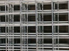 Durable, wind-resistant welded mesh panels: ideal for harsh weather conditions