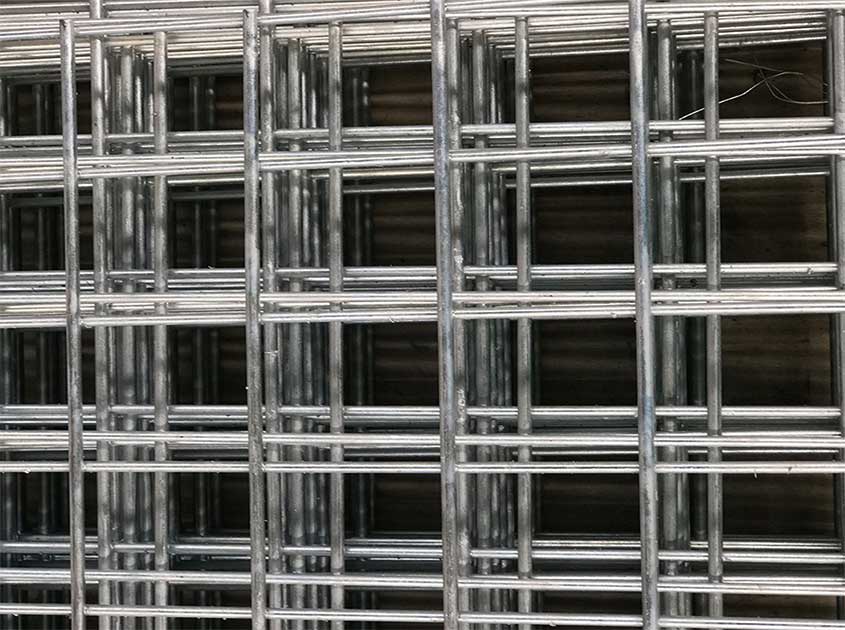 Durable, wind-resistant welded mesh panels: ideal for harsh weather conditions