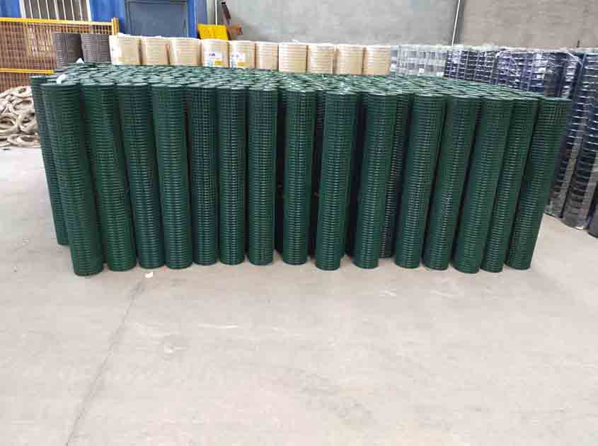 The Role of Welded Wire Mesh Rolls in Pool and Pond Construction