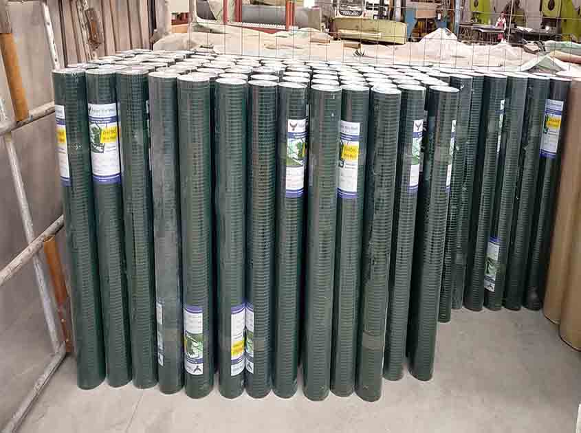 The Role of Welded Wire Mesh Rolls in Pool and Pond Construction