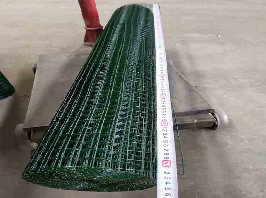 Welded Wire Mesh Rolls for Safety Barriers: Traffic Control and Crowd Management