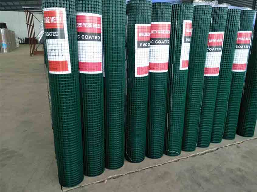 Welded Wire Mesh Rolls for Safety Barriers: Traffic Control and Crowd Management