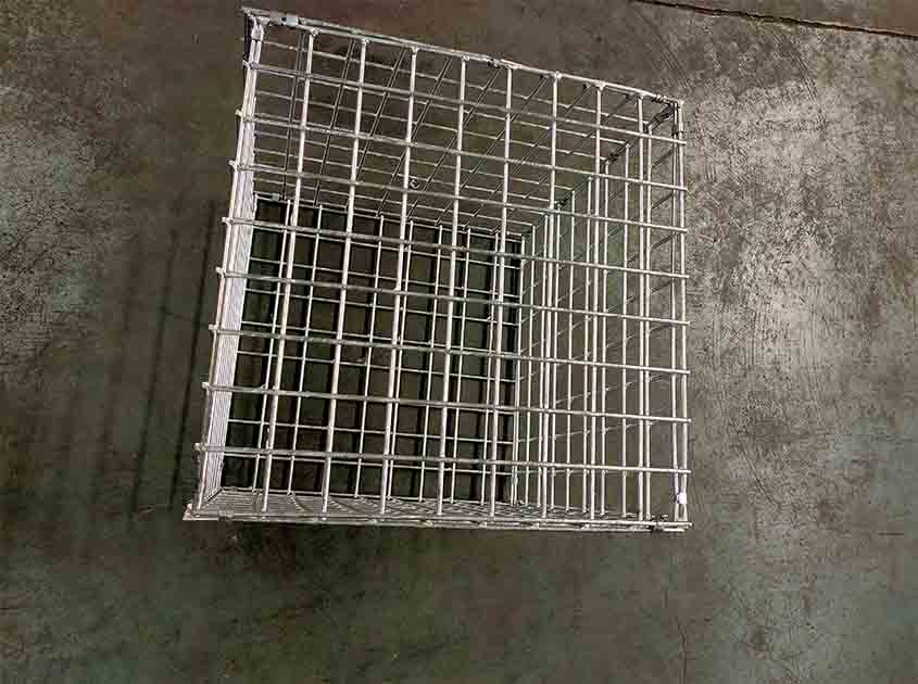 What are the different types of galvanized coatings used on wire mesh