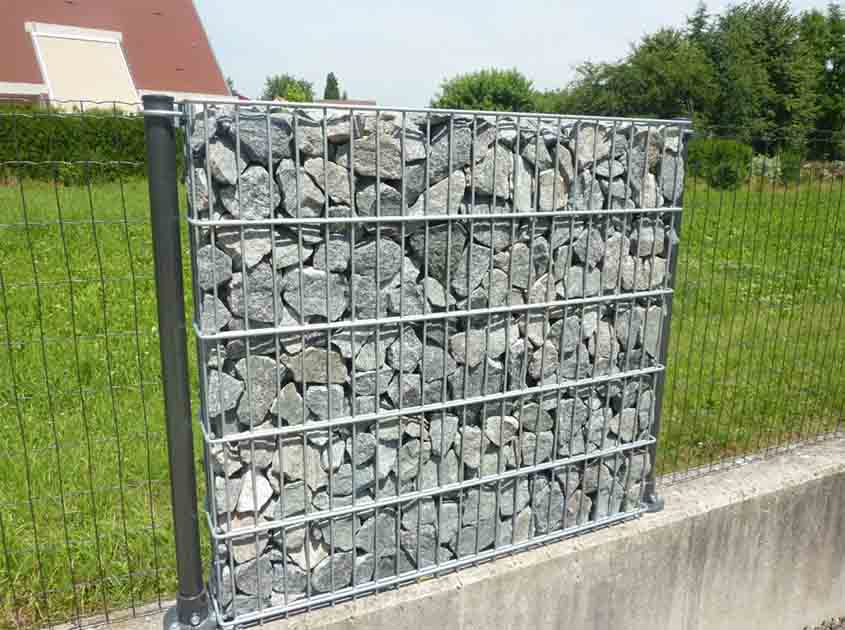 What are the maintenance requirements for galvanized wire mesh