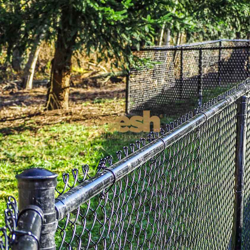 Exploring the Benefits of Chain Link Mesh Fencing for Residential Use