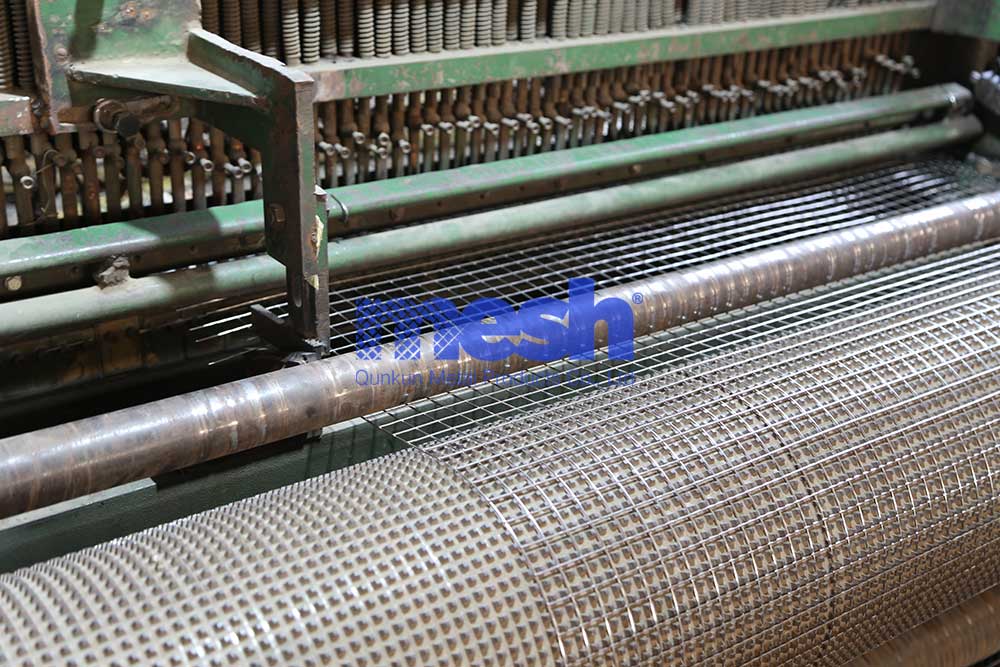 Versatile and Strong: Exploring the Applications of Welded Wire Mesh Rolls