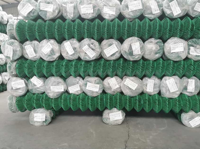 When choosing the material of chain link fence and welded wire mesh